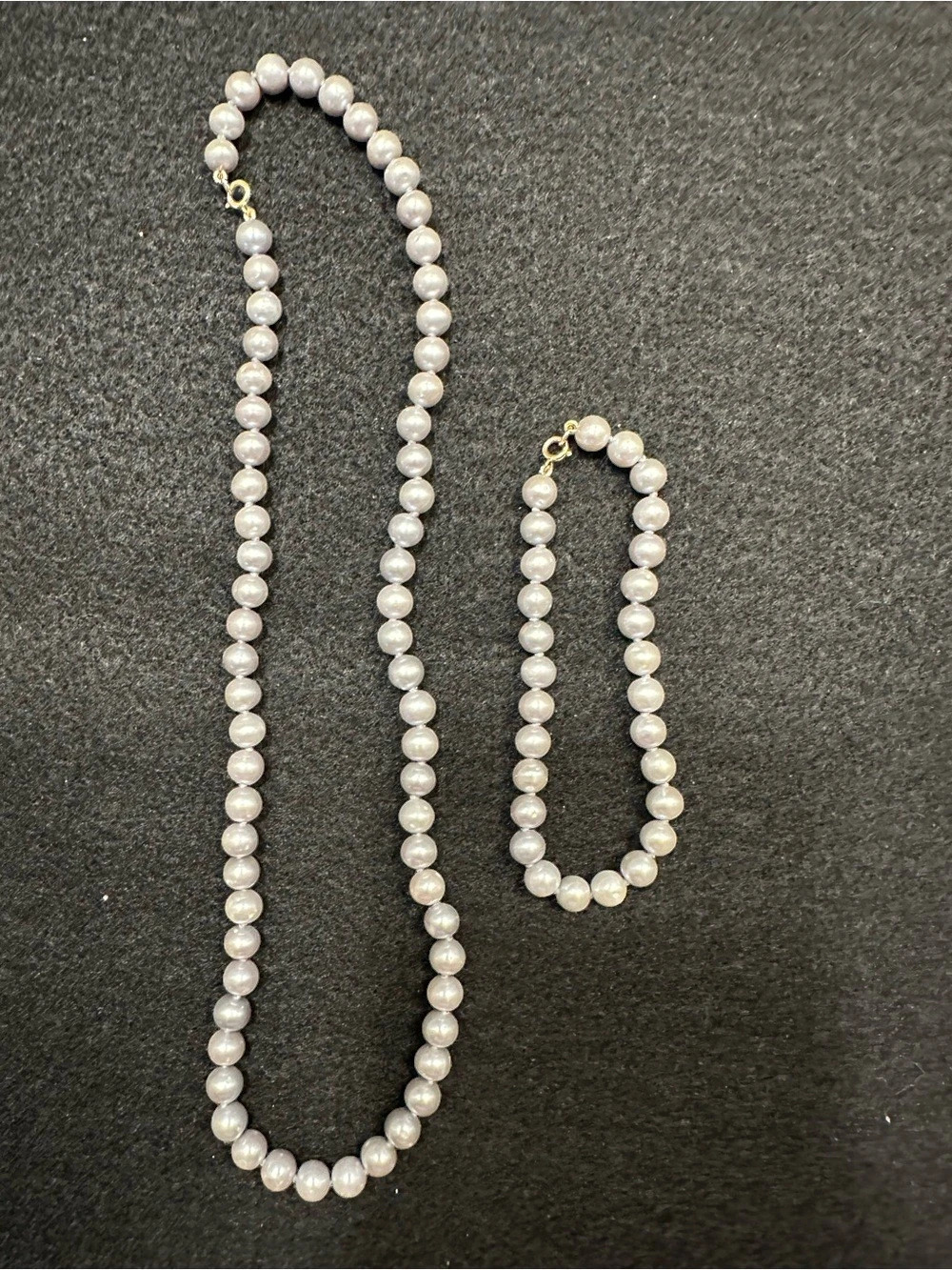 Pearl Necklace & Bracelet Set in Gray